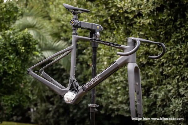 Details der Vollcarbon-Geometrie des Gravelbikes